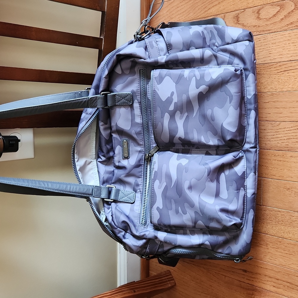 Baggalini Fifth Avenue weekender bag